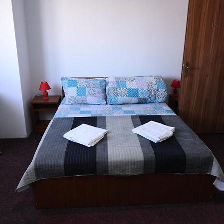 Hostel Ruxandra Фокшані Екстер'єр фото
