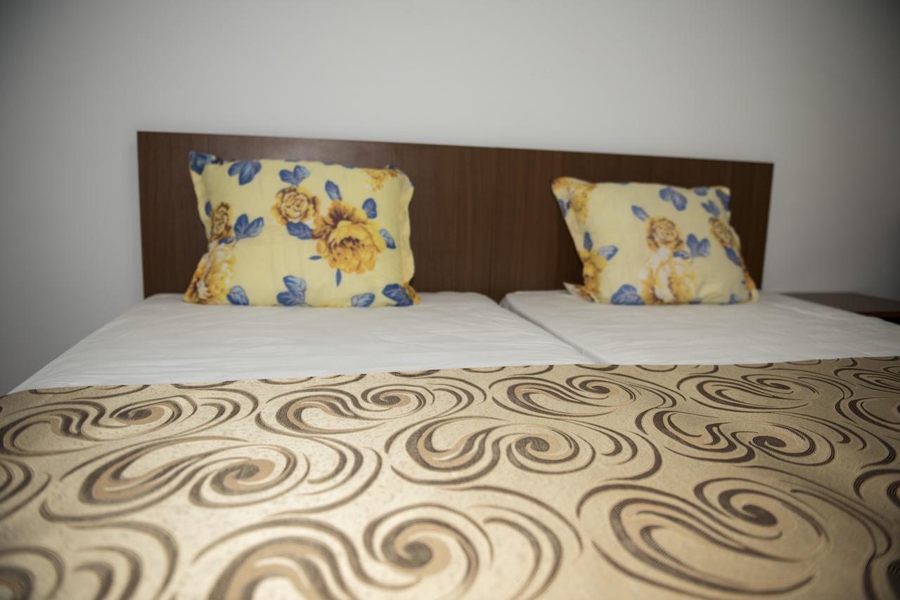 Hostel Ruxandra Фокшані Екстер'єр фото