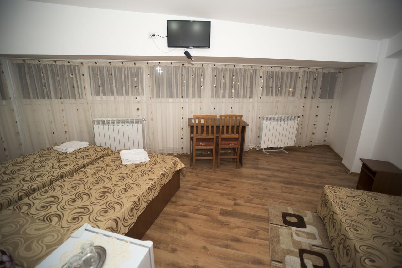 Hostel Ruxandra Фокшані Екстер'єр фото