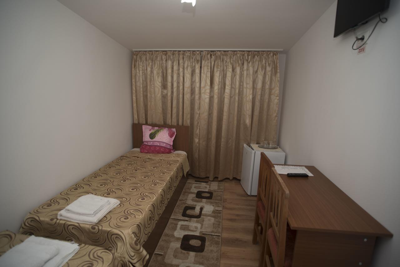Hostel Ruxandra Фокшані Екстер'єр фото