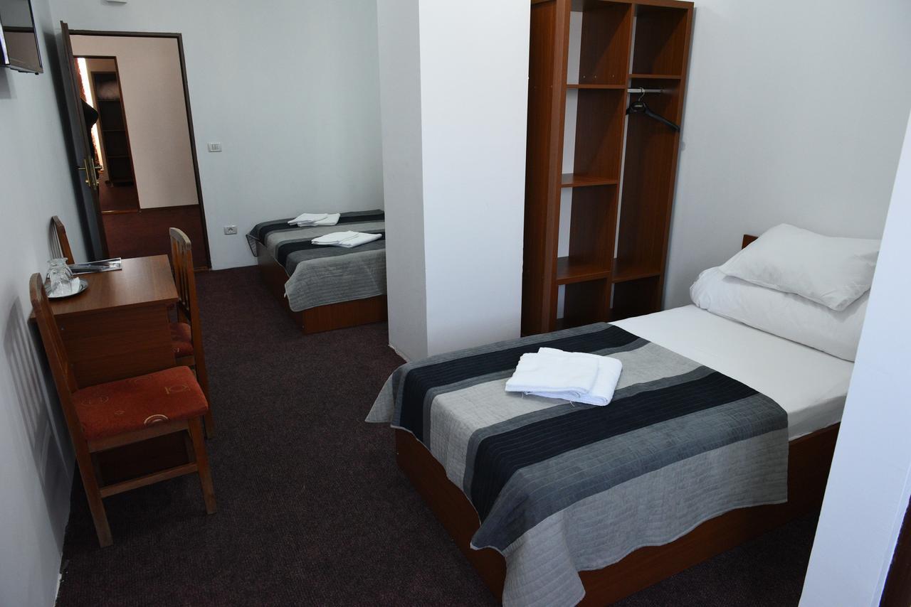 Hostel Ruxandra Фокшані Екстер'єр фото
