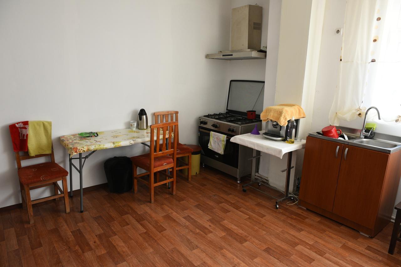 Hostel Ruxandra Фокшані Екстер'єр фото