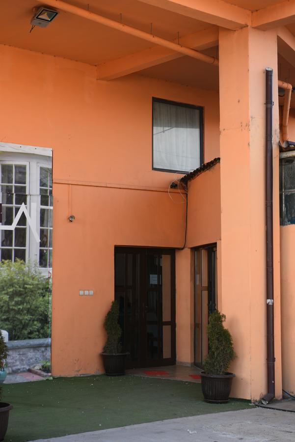 Hostel Ruxandra Фокшані Екстер'єр фото