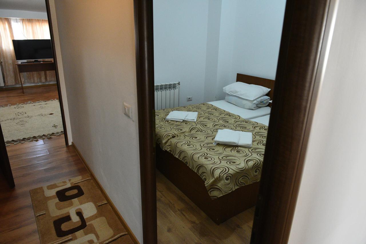 Hostel Ruxandra Фокшані Екстер'єр фото