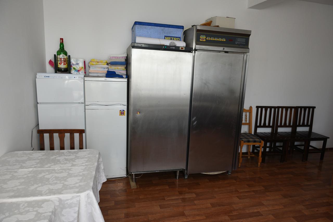 Hostel Ruxandra Фокшані Екстер'єр фото