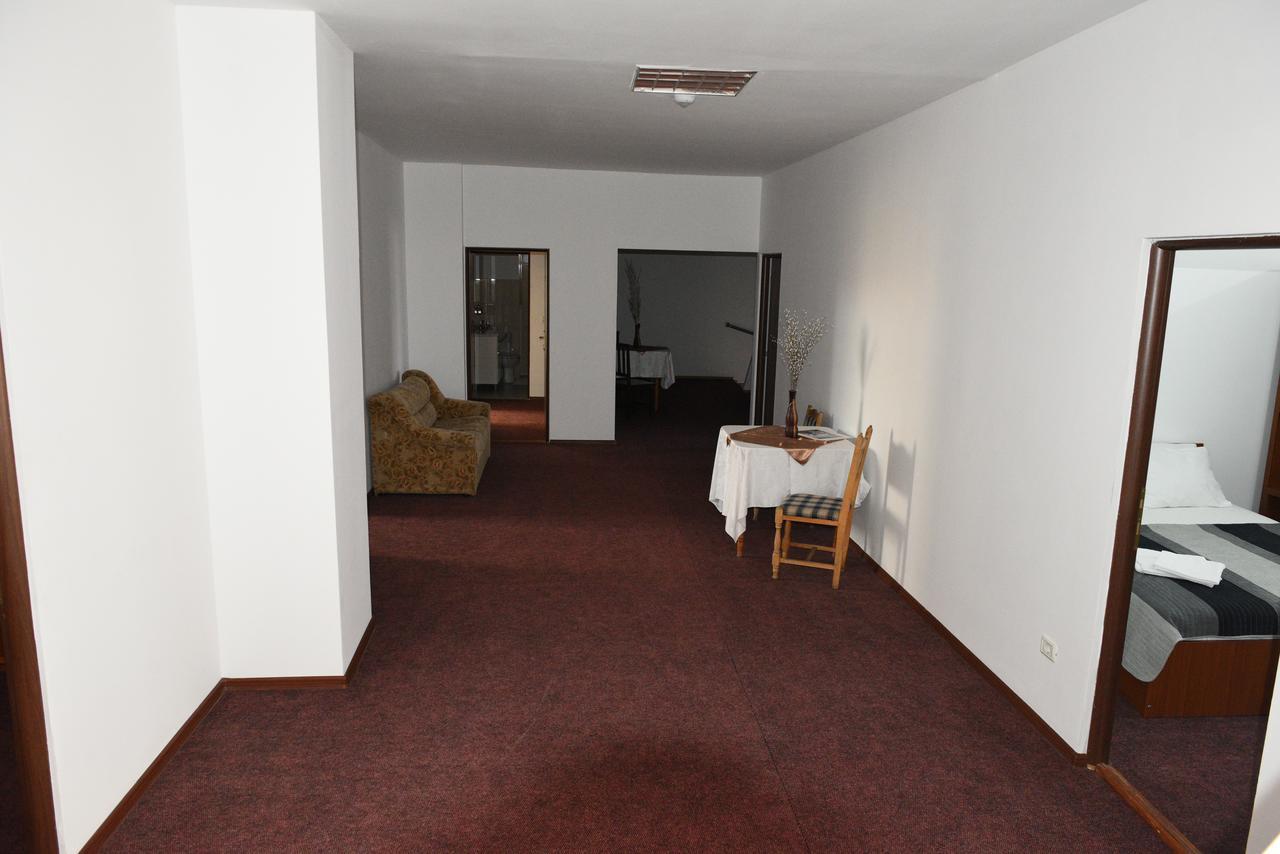 Hostel Ruxandra Фокшані Екстер'єр фото