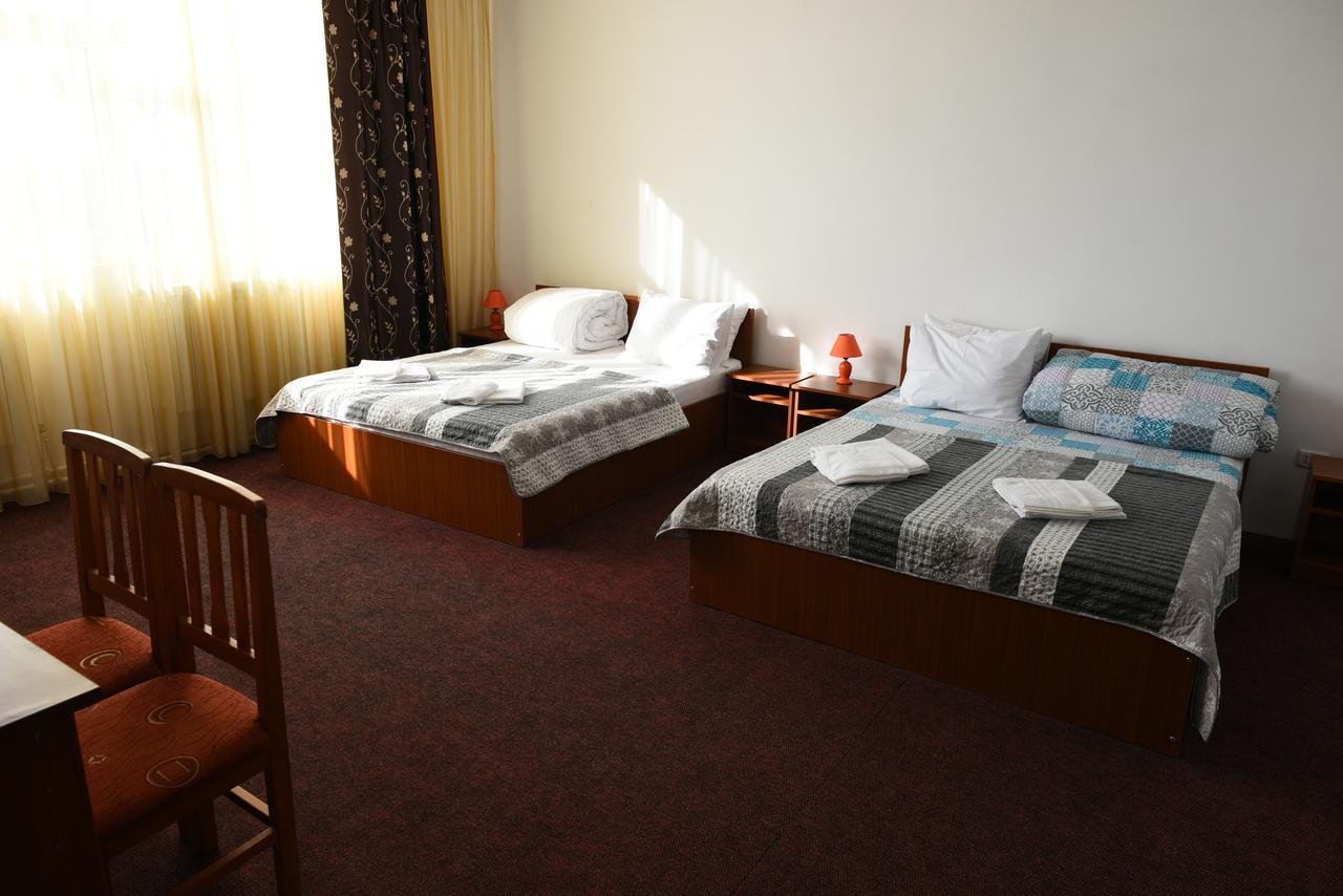 Hostel Ruxandra Фокшані Екстер'єр фото