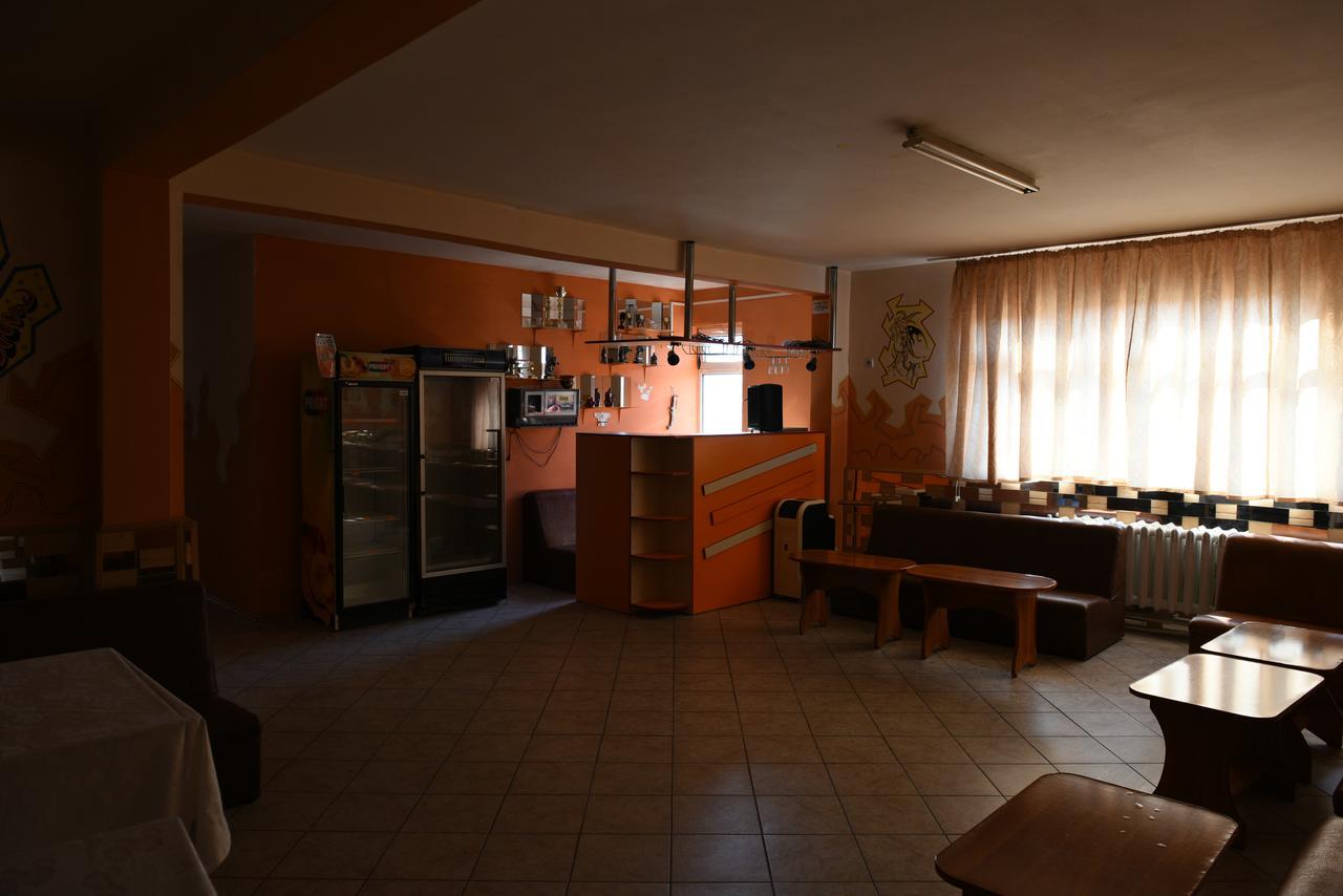 Hostel Ruxandra Фокшані Екстер'єр фото